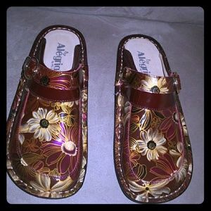 Alegria Clogs 37 size 7 to 7.5 US